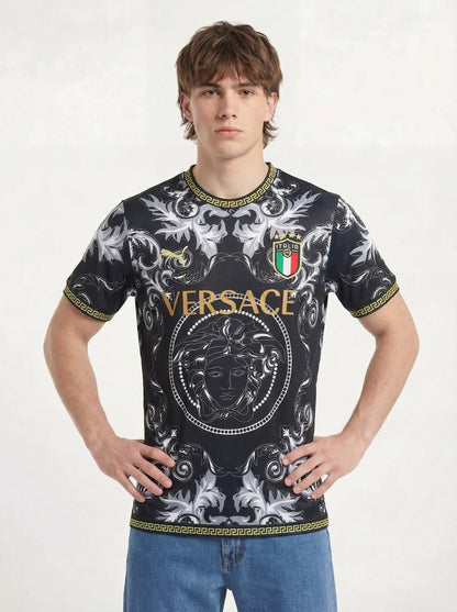 ITALIA 2023 CAMISETA DE LOCAL NEGRA CONCEPTO VERSACE