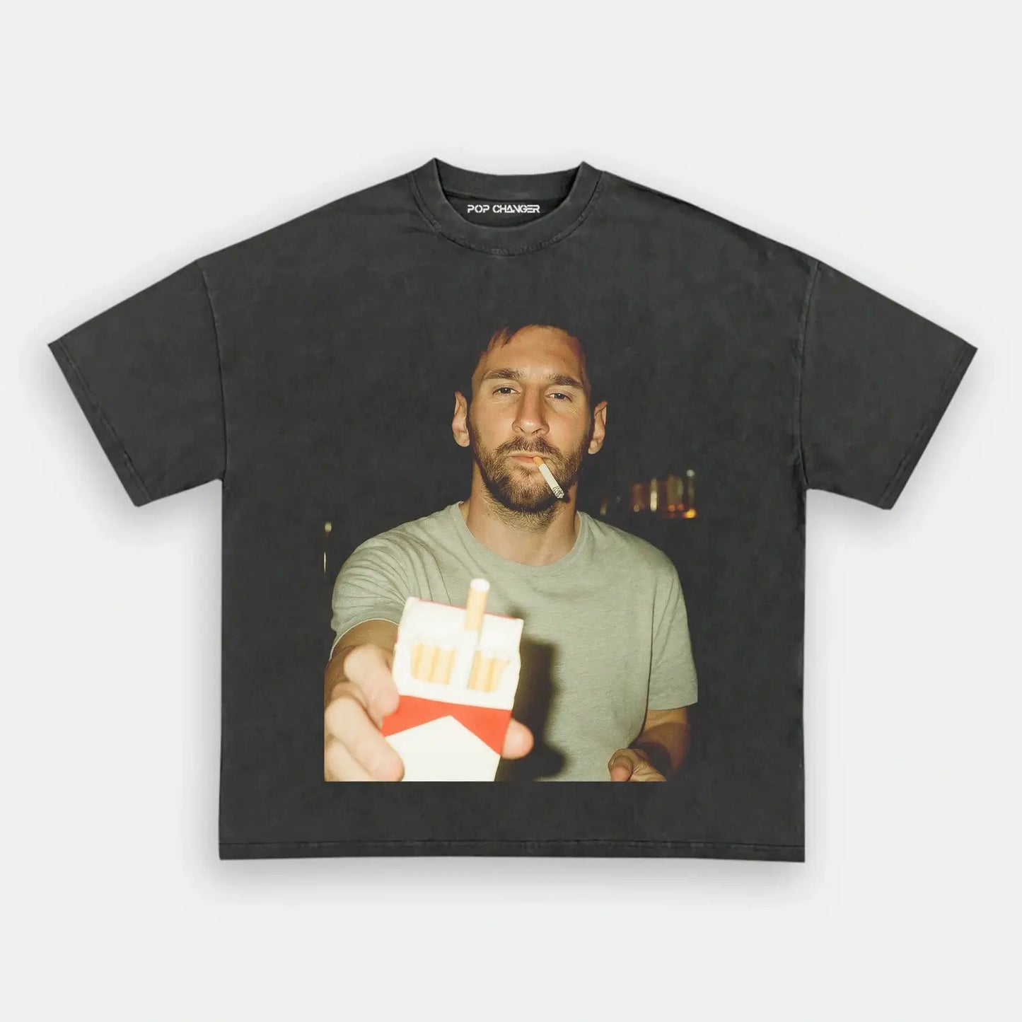 Camiseta Messi compartiendo un cigarrillo