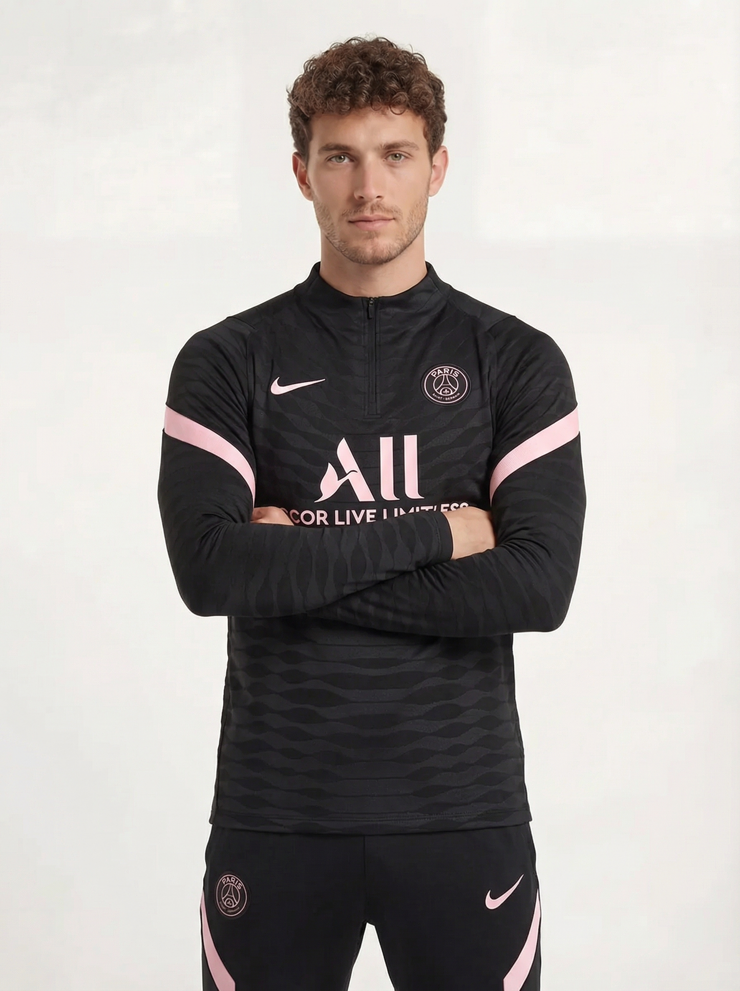 Chándal negro y rosa del PSG
