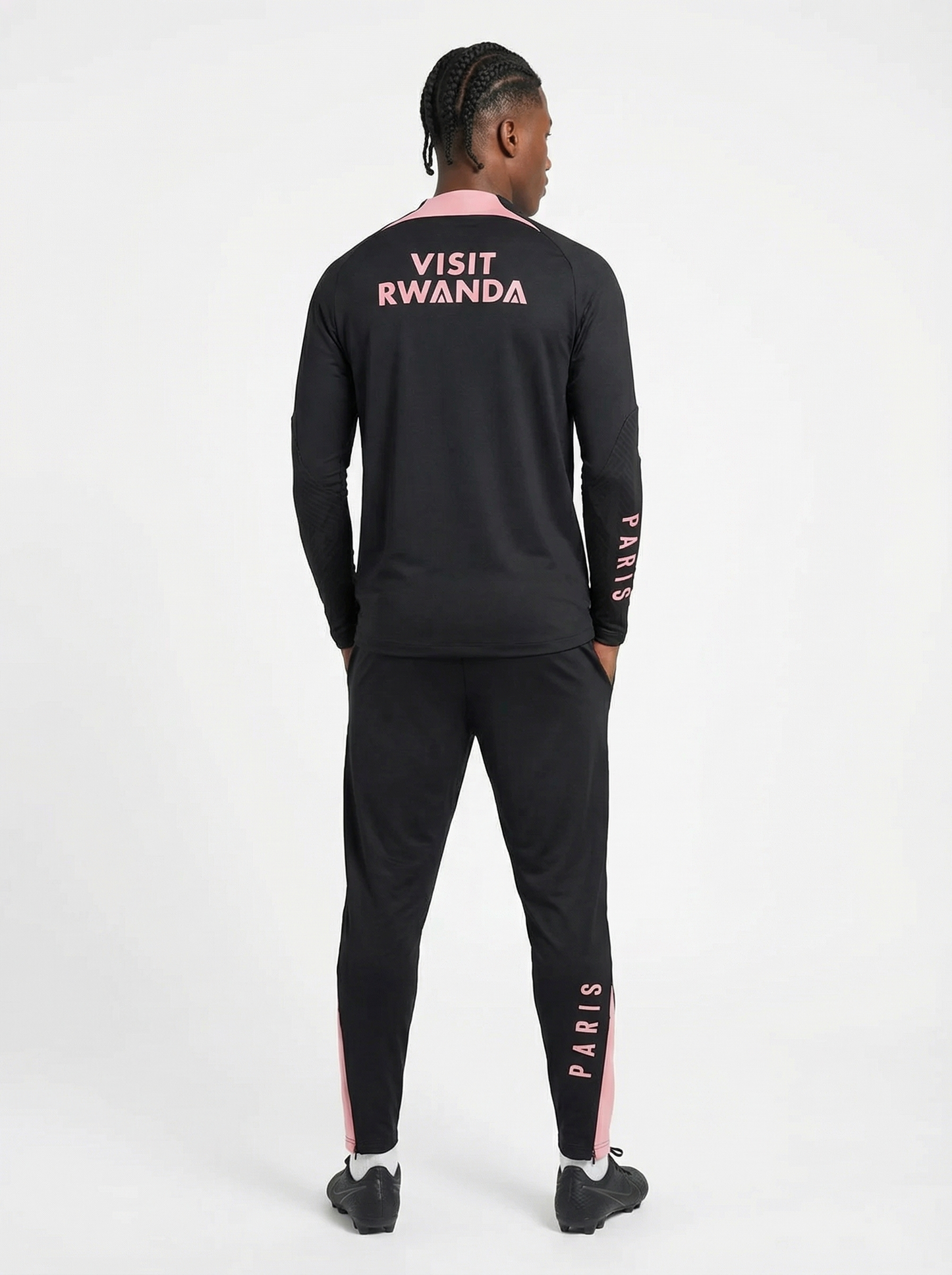 Chándal negro y rosa del PSG