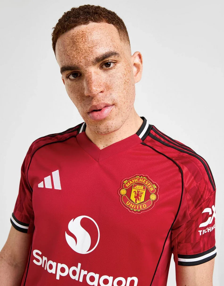 CAMISETA ADIDAS MANCHESTER UNITED FC 2025/26 PRIMERA EQUIPACIÓN